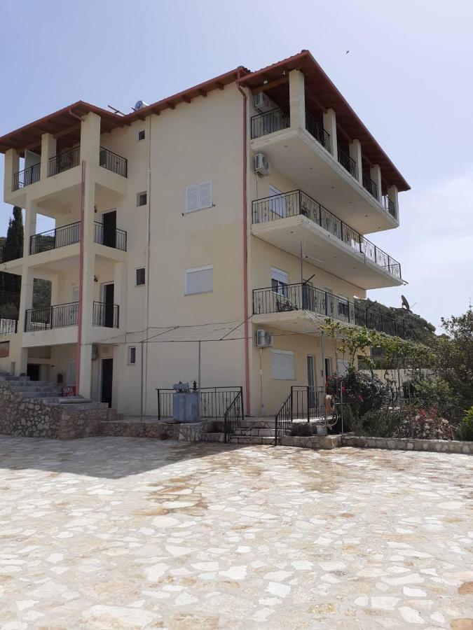 Guesthouse Cathrine Dhermi Exterior photo