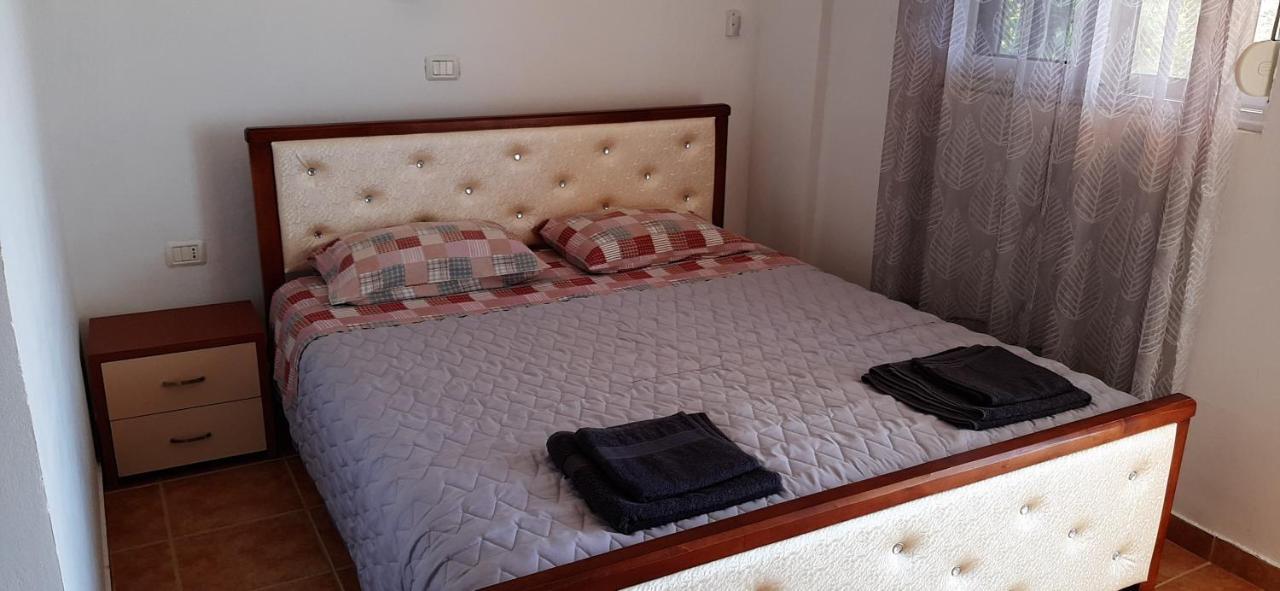 Guesthouse Cathrine Dhermi Exterior photo