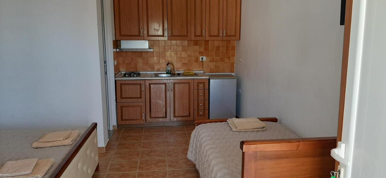 Guesthouse Cathrine Dhermi Exterior photo