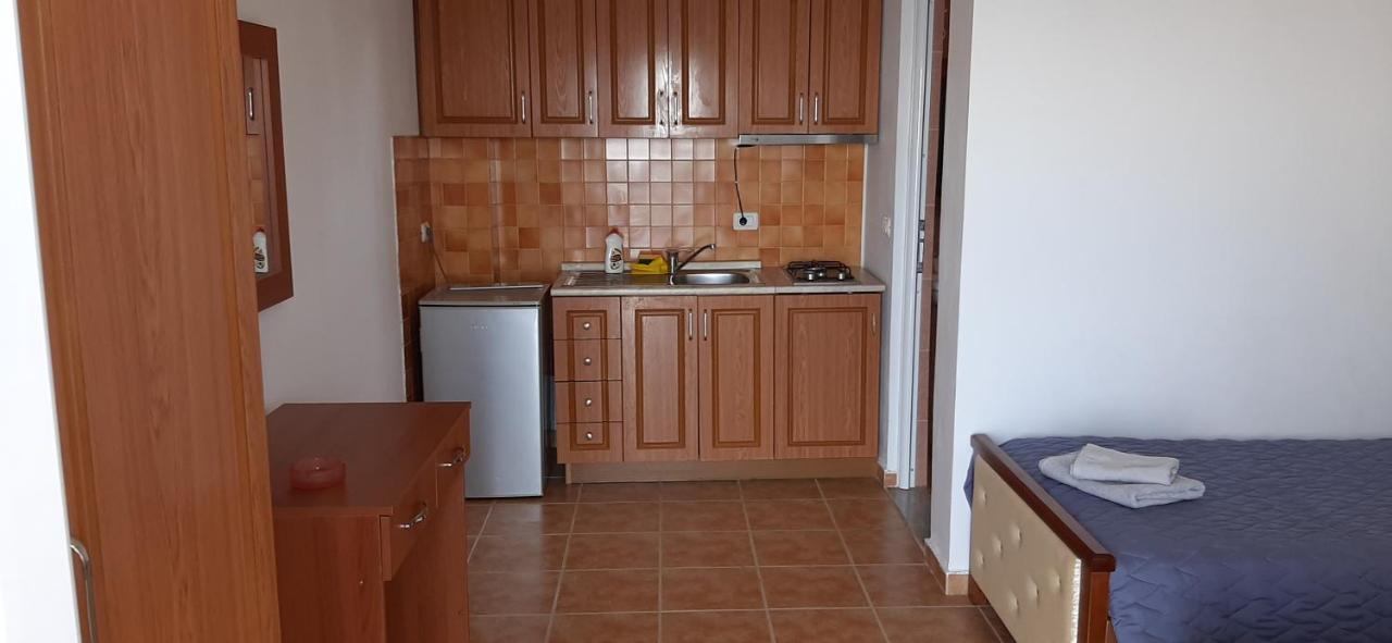 Guesthouse Cathrine Dhermi Exterior photo