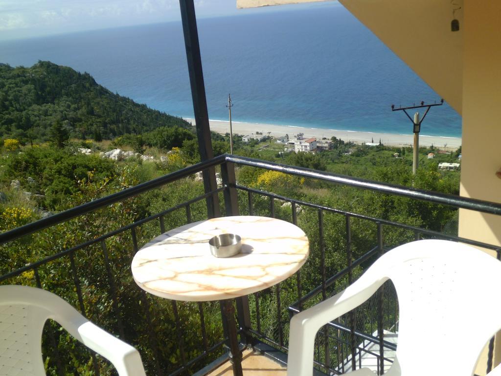 Guesthouse Cathrine Dhermi Room photo