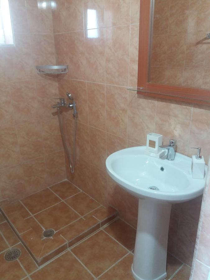 Guesthouse Cathrine Dhermi Exterior photo