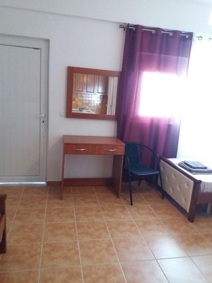 Guesthouse Cathrine Dhermi Exterior photo