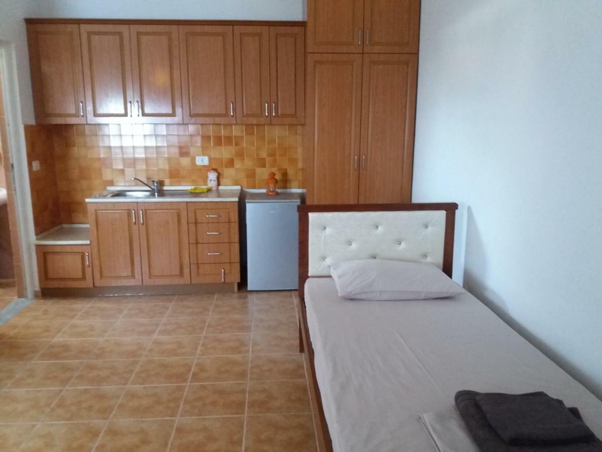 Guesthouse Cathrine Dhermi Exterior photo